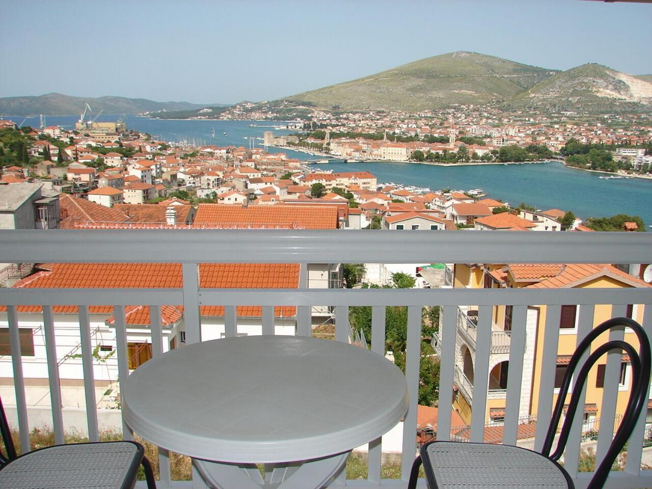 Apartments Mara Trogir Exterior foto